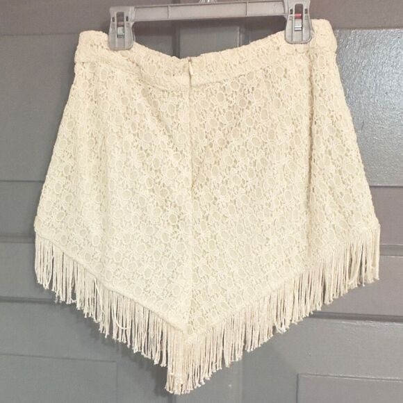 Pins And Needles Anthropology Embroidery & Fringe Boho Cottage Core Cream Shorts - Picture 6 of 12